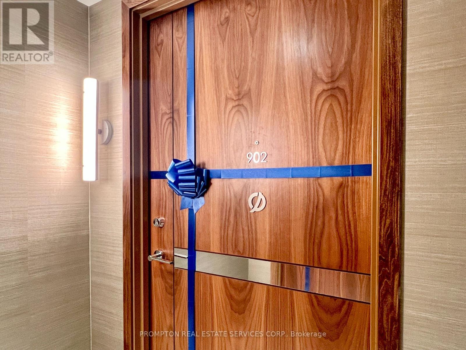 902 - 1 Concord Cityplace Way, Toronto, Ontario  M5V 0X3 - Photo 2 - C12781552