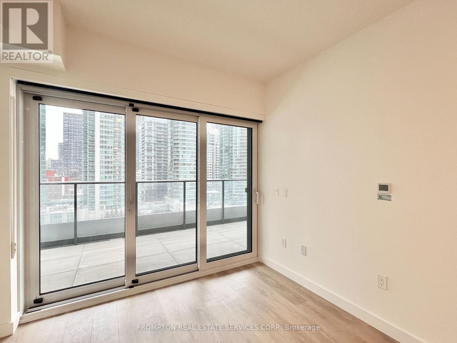 902 - 1 Concord Cityplace Way, Toronto, Ontario  M5V 0X3 - Photo 8 - C12781552