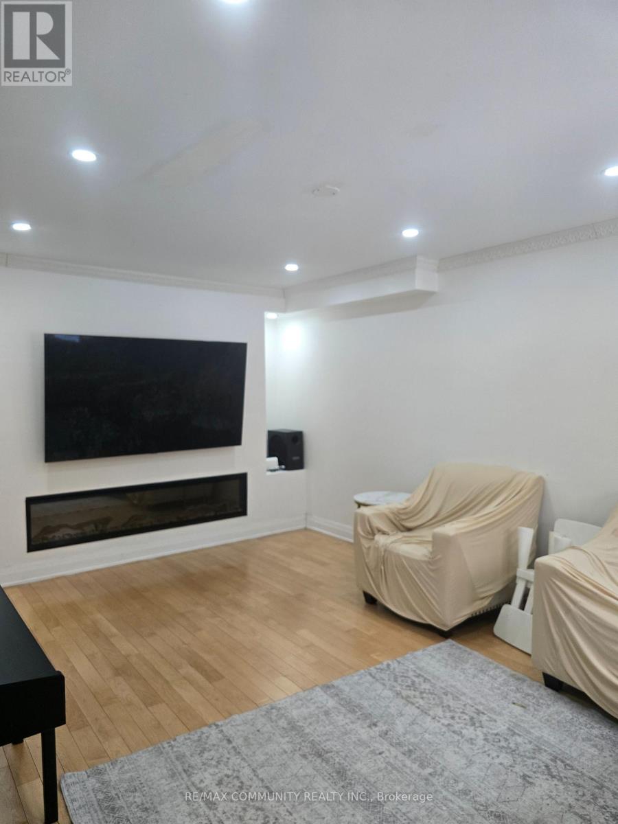 8 Carmichael Drive N, Whitby, Ontario  L1N 9A4 - Photo 3 - E12781588