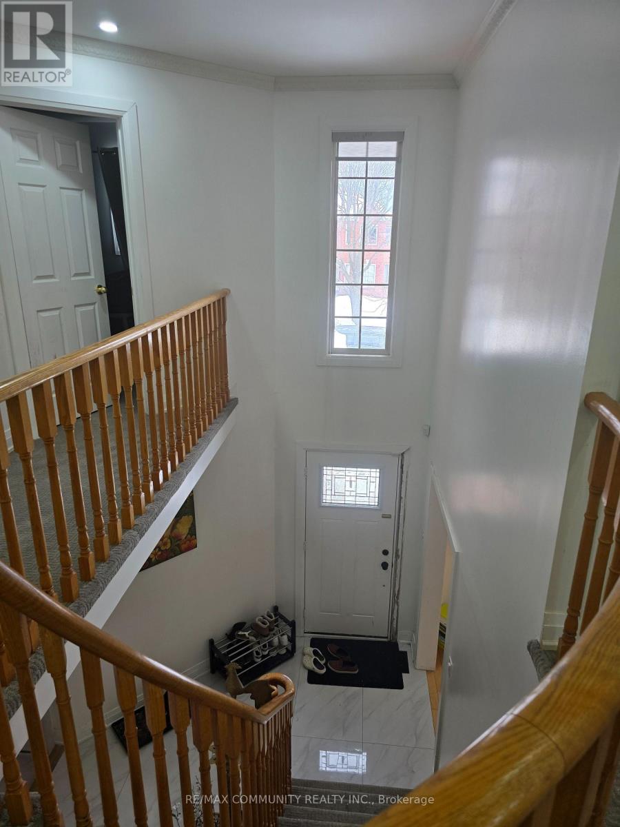 8 Carmichael Drive N, Whitby, Ontario  L1N 9A4 - Photo 4 - E12781588