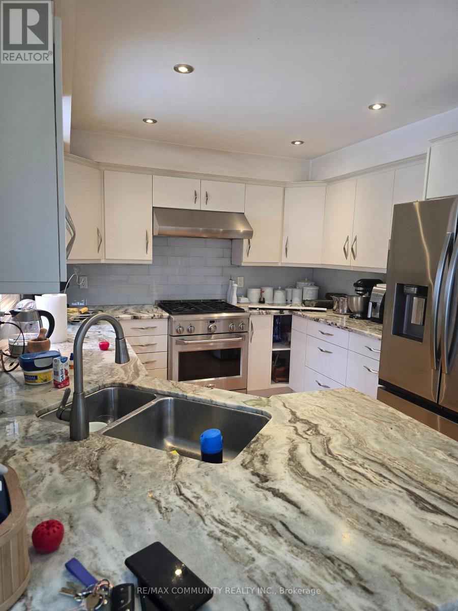 8 Carmichael Drive N, Whitby, Ontario  L1N 9A4 - Photo 8 - E12781588