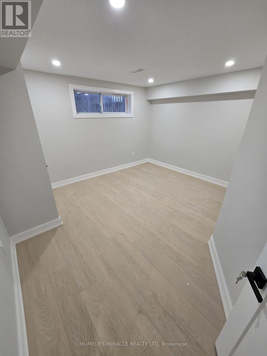 32 Wexford Boulevard, Toronto, Ontario  M1R 1L1 - Photo 4 - E12781594