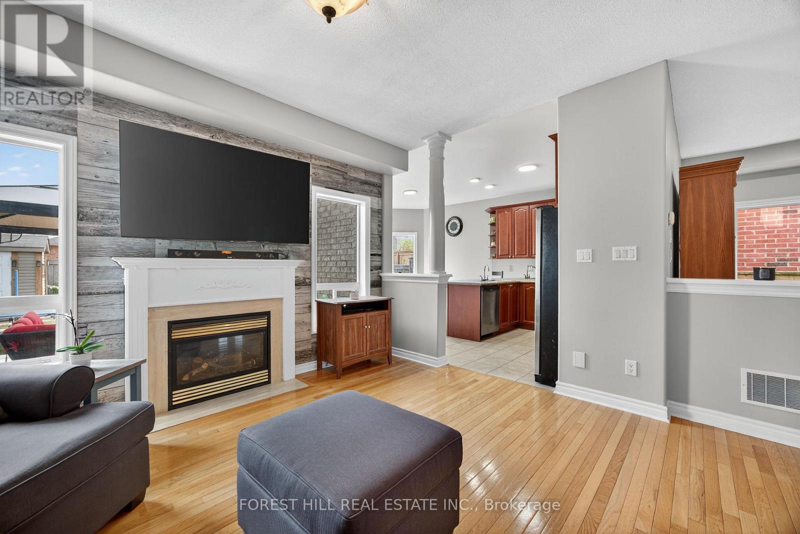 31 Connaught Lane, Barrie, Ontario  L4M 0A6 - Photo 10 - S12781582