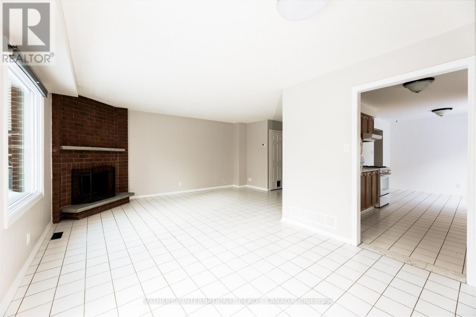 36 Ailsa Drive, Georgina, Ontario  L4P 3N5 - Photo 10 - N12758238