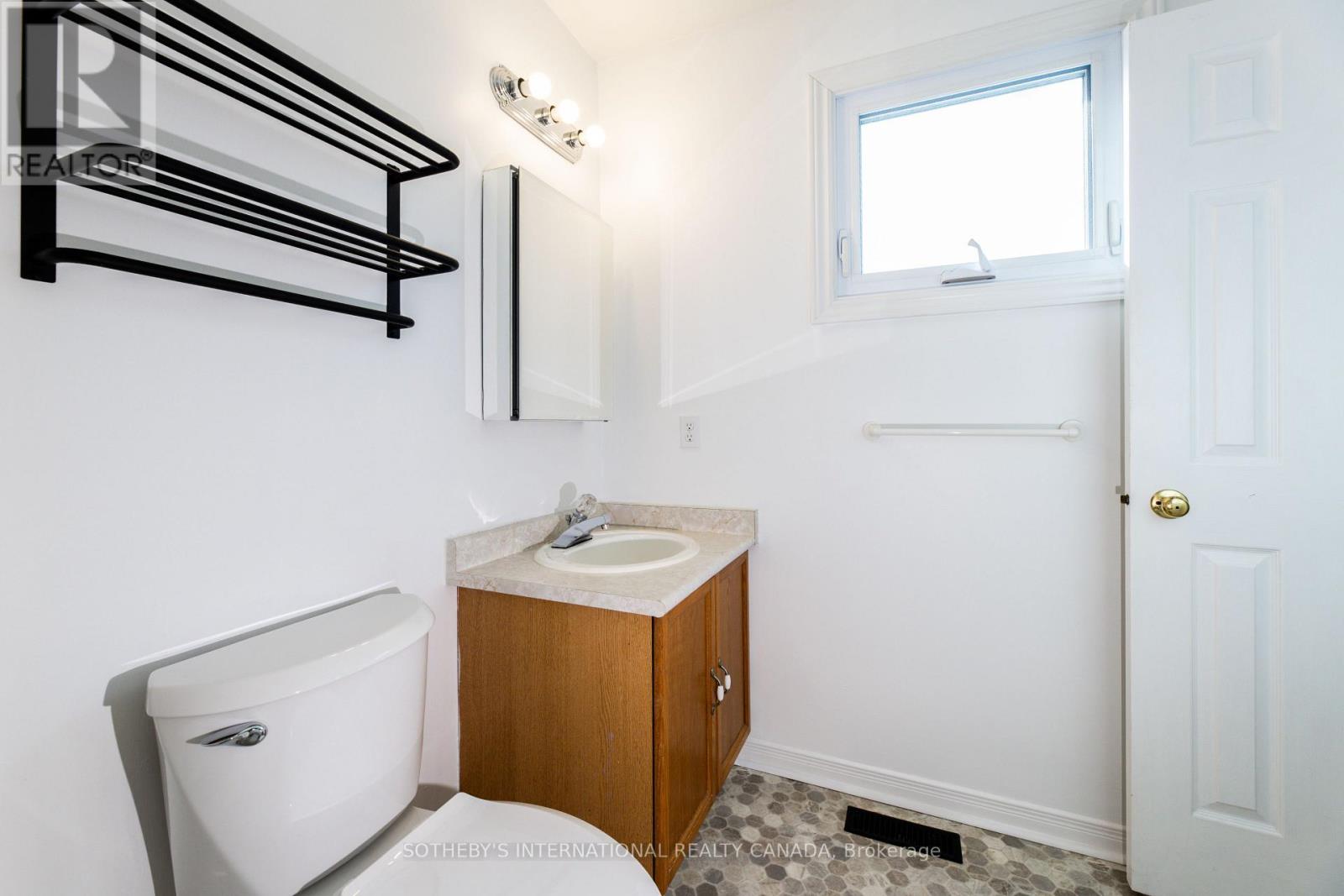 36 Ailsa Drive, Georgina, Ontario  L4P 3N5 - Photo 20 - N12758238