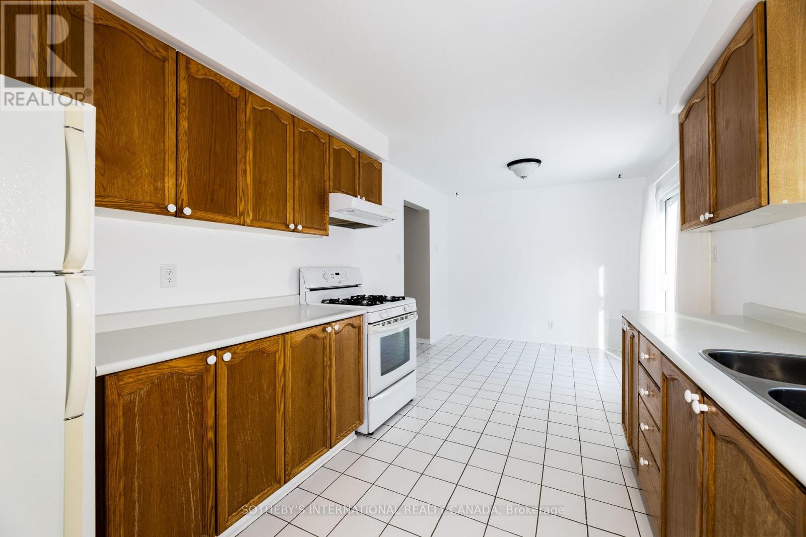 36 Ailsa Drive, Georgina, Ontario  L4P 3N5 - Photo 6 - N12758238