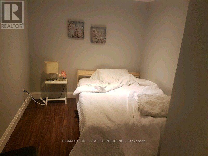 1086 Fourth Street, Mississauga, Ontario  L5E 1K3 - Photo 7 - W12780974