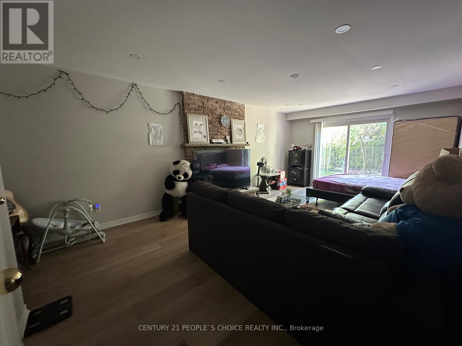 147 Bruce Beer Drive, Brampton, Ontario  L6V 3J2 - Photo 4 - W12781568