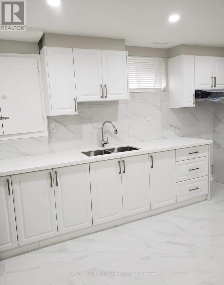 147 Bruce Beer Drive, Brampton, Ontario  L6V 3J2 - Photo 5 - W12781568