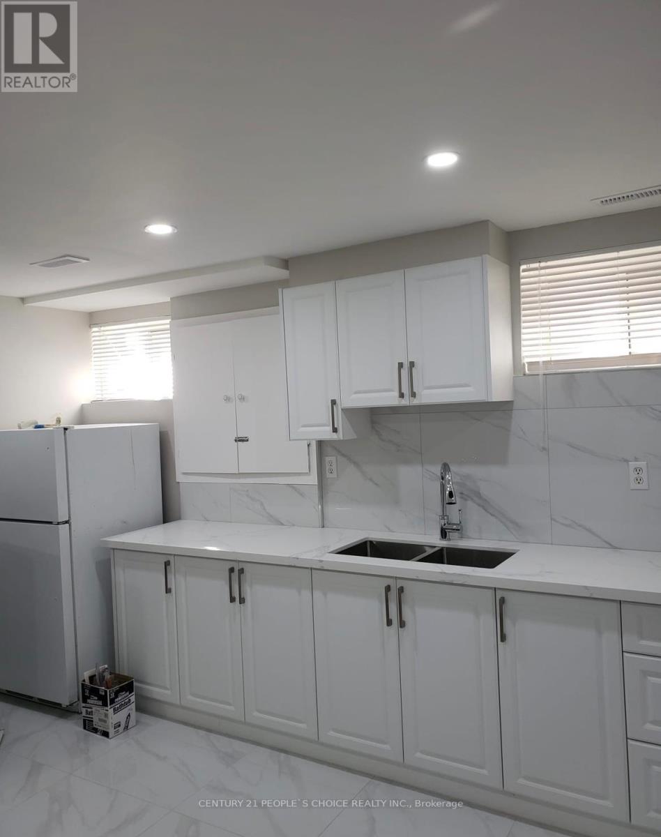 147 Bruce Beer Drive, Brampton, Ontario  L6V 3J2 - Photo 6 - W12781568