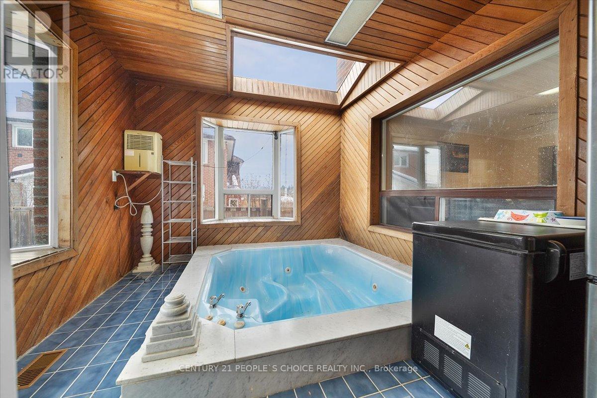 3431 Dorcas Street, Mississauga, Ontario  L4T 1M9 - Photo 21 - W12781576