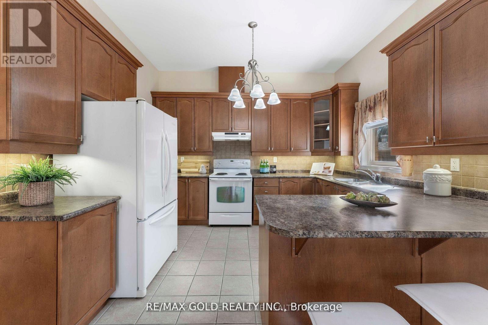 71 Louvain Drive, Brampton, Ontario  L6P 1Y9 - Photo 11 - W12781586