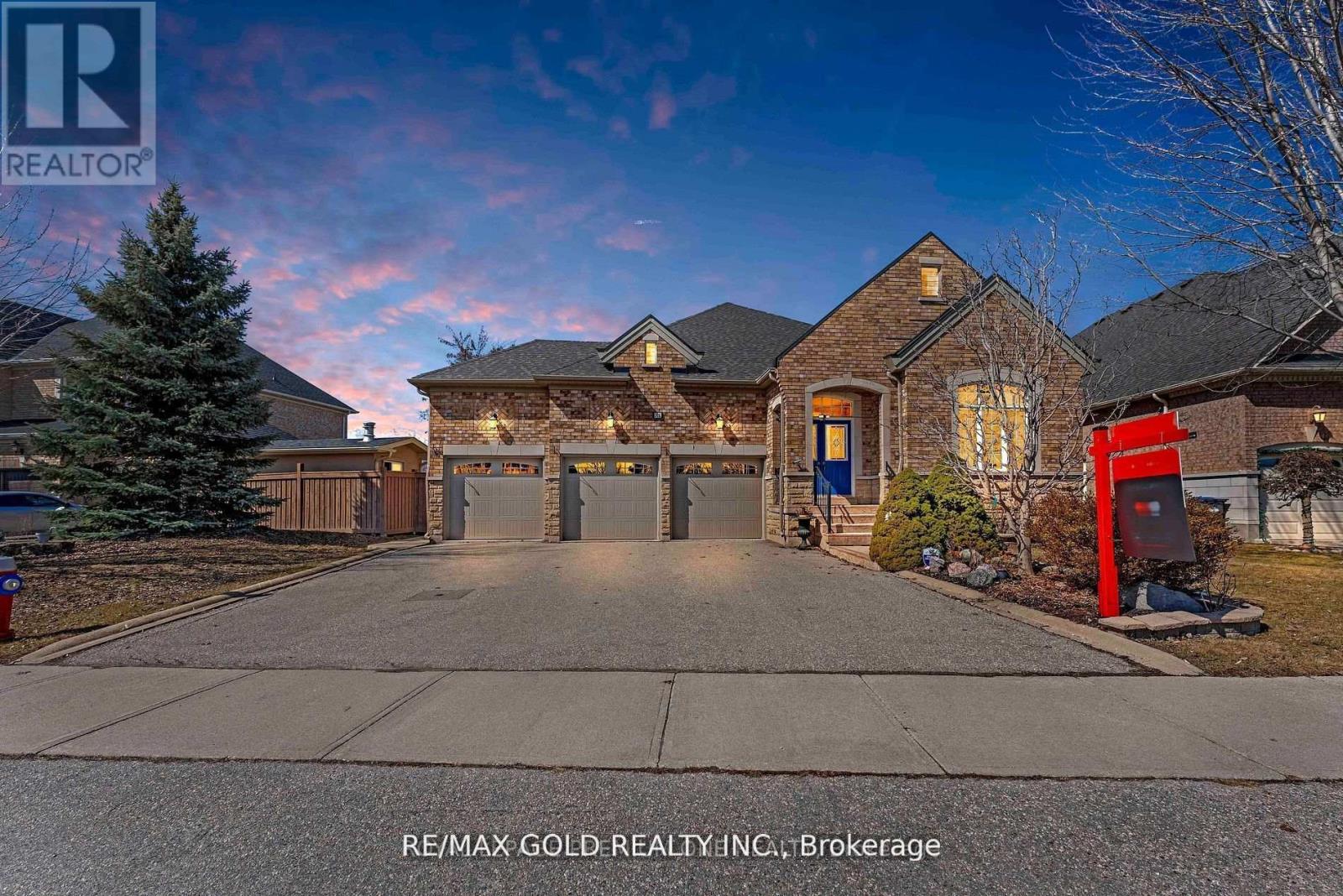 71 Louvain Drive, Brampton, Ontario  L6P 1Y9 - Photo 2 - W12781586