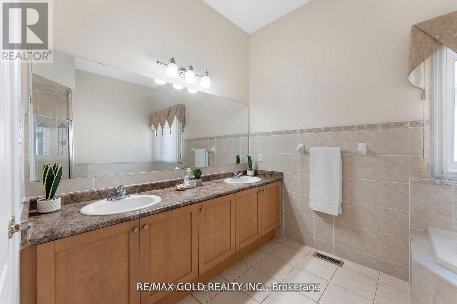 71 Louvain Drive, Brampton, Ontario  L6P 1Y9 - Photo 23 - W12781586