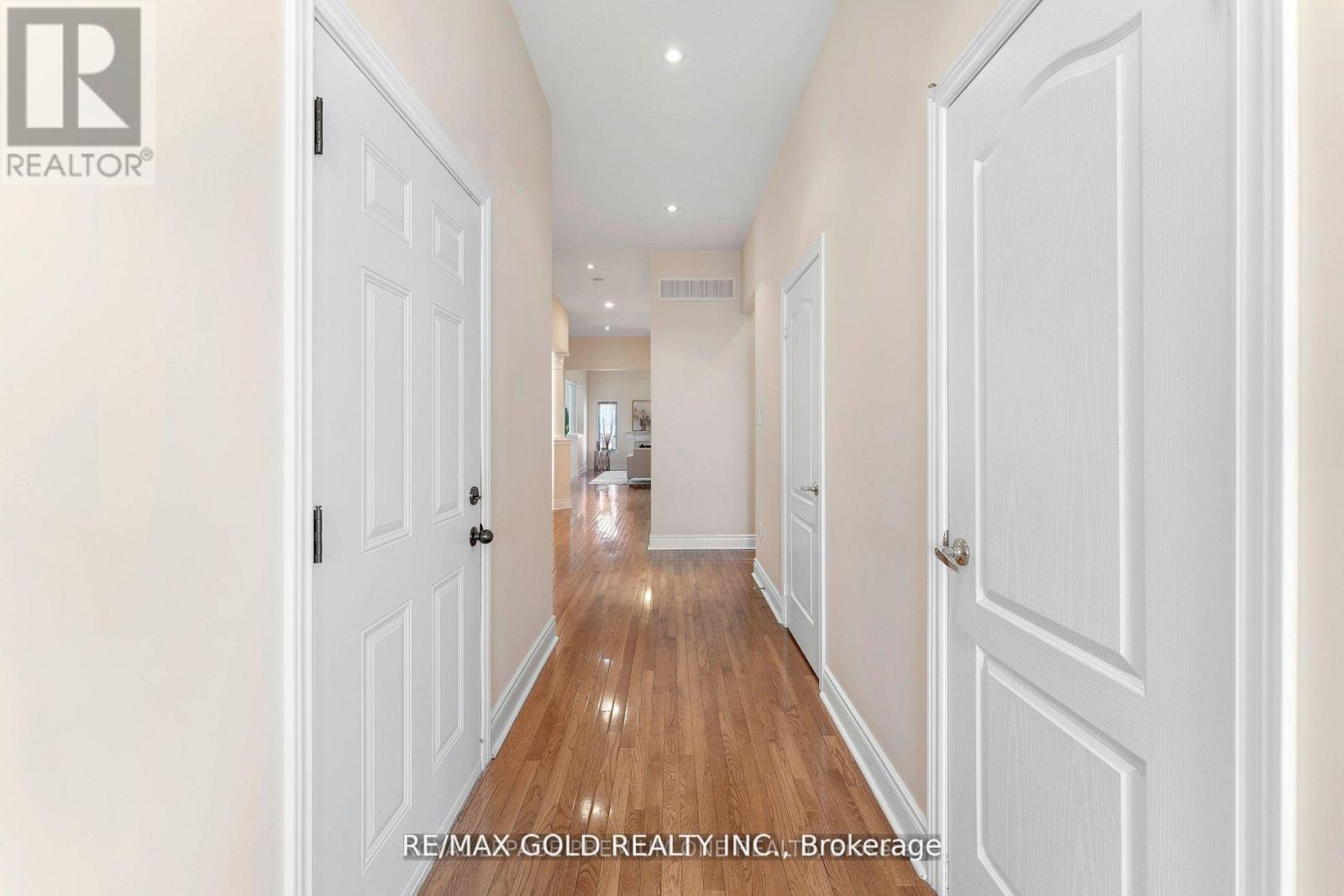 71 Louvain Drive, Brampton, Ontario  L6P 1Y9 - Photo 8 - W12781586