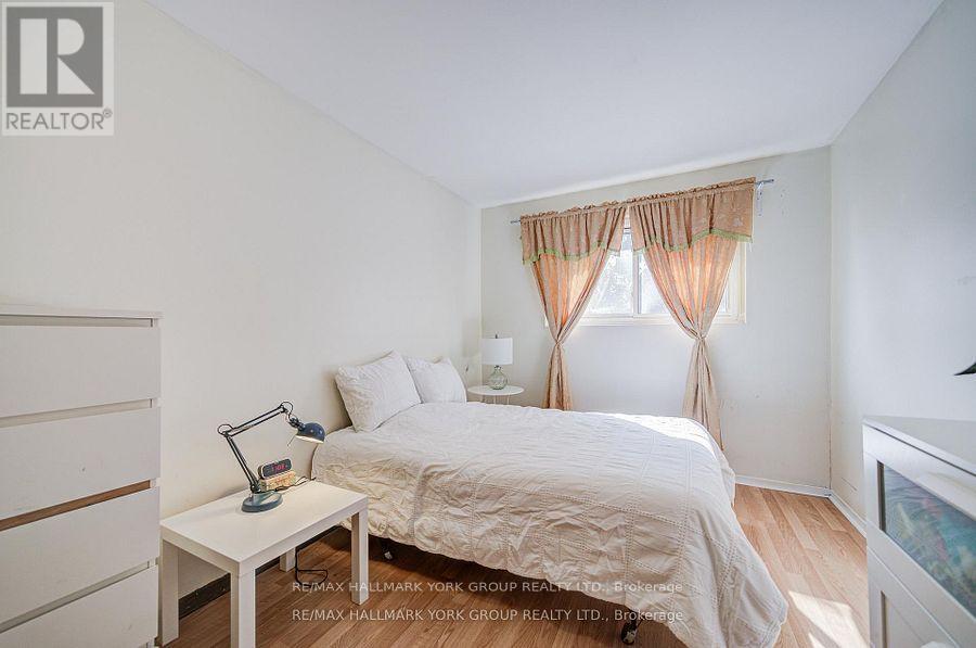 9 Bur Oak Way, Toronto, Ontario  M3L 2G3 - Photo 11 - W12781590