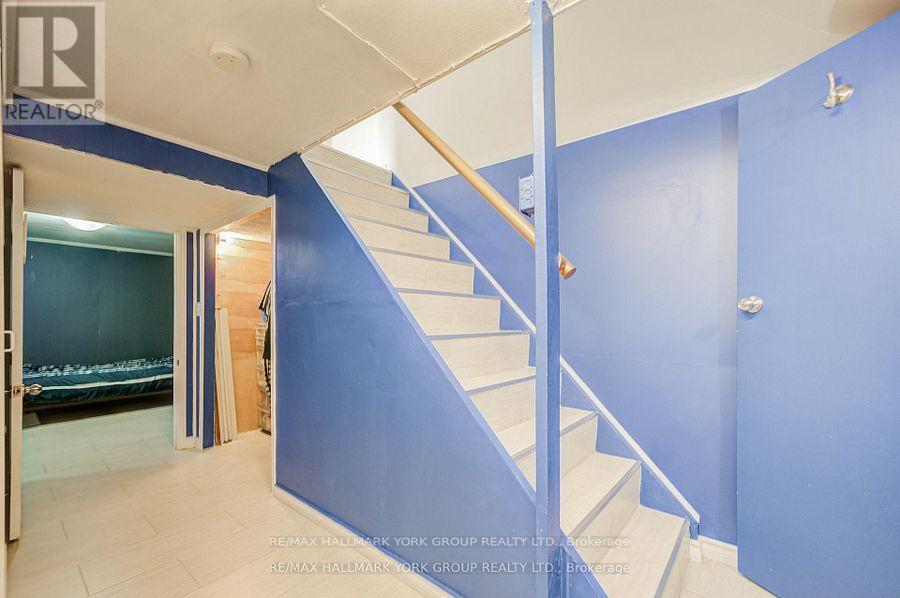 9 Bur Oak Way, Toronto, Ontario  M3L 2G3 - Photo 15 - W12781590