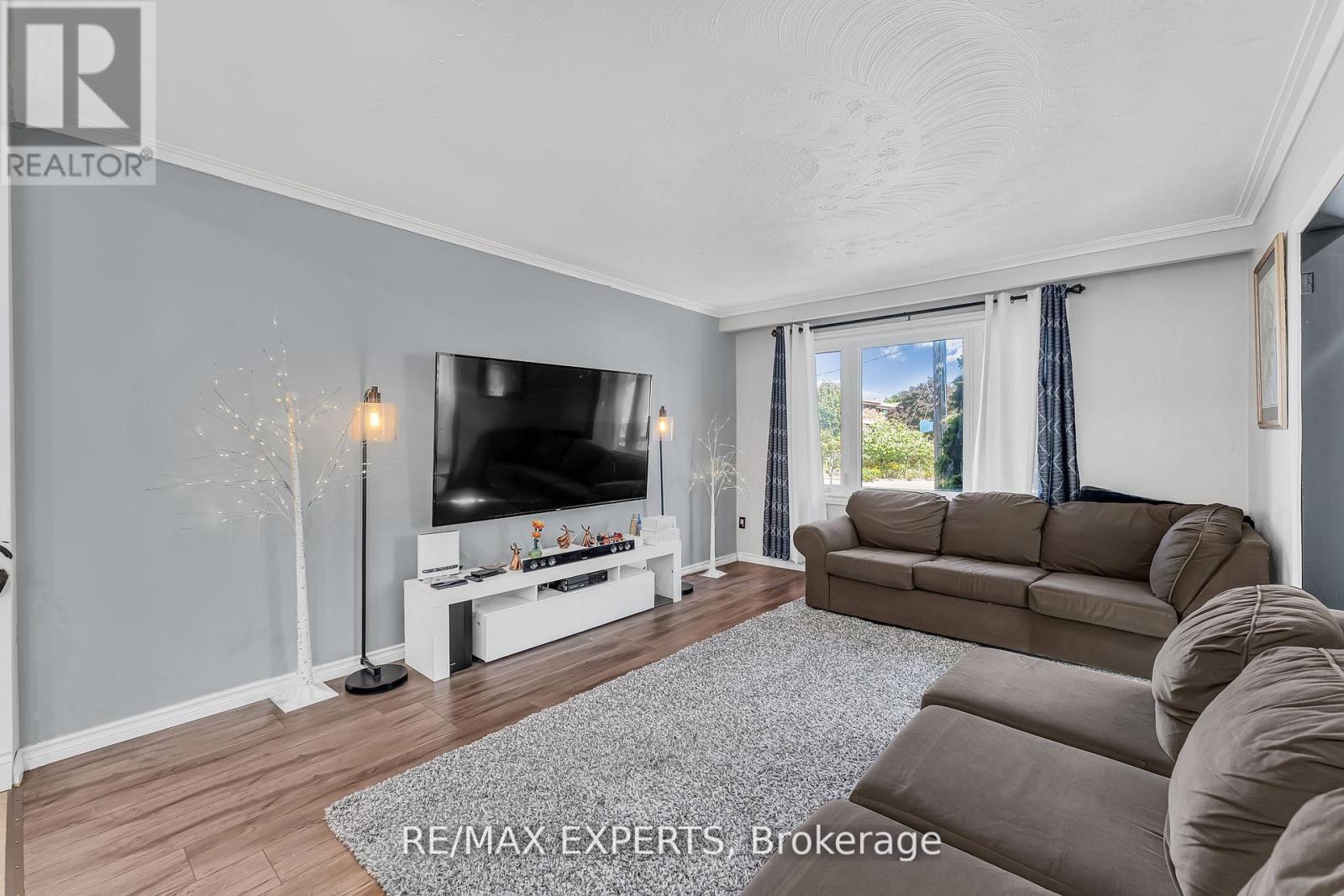 81 Hagar Avenue, Toronto, Ontario  M6N 3V3 - Photo 11 - W12781600