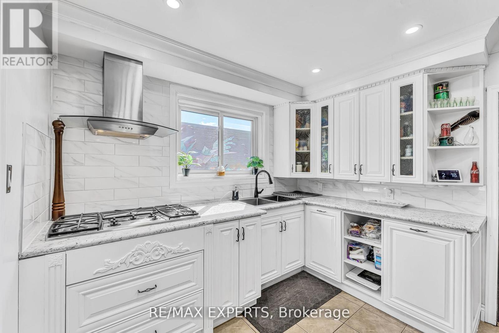 81 Hagar Avenue, Toronto, Ontario  M6N 3V3 - Photo 15 - W12781600