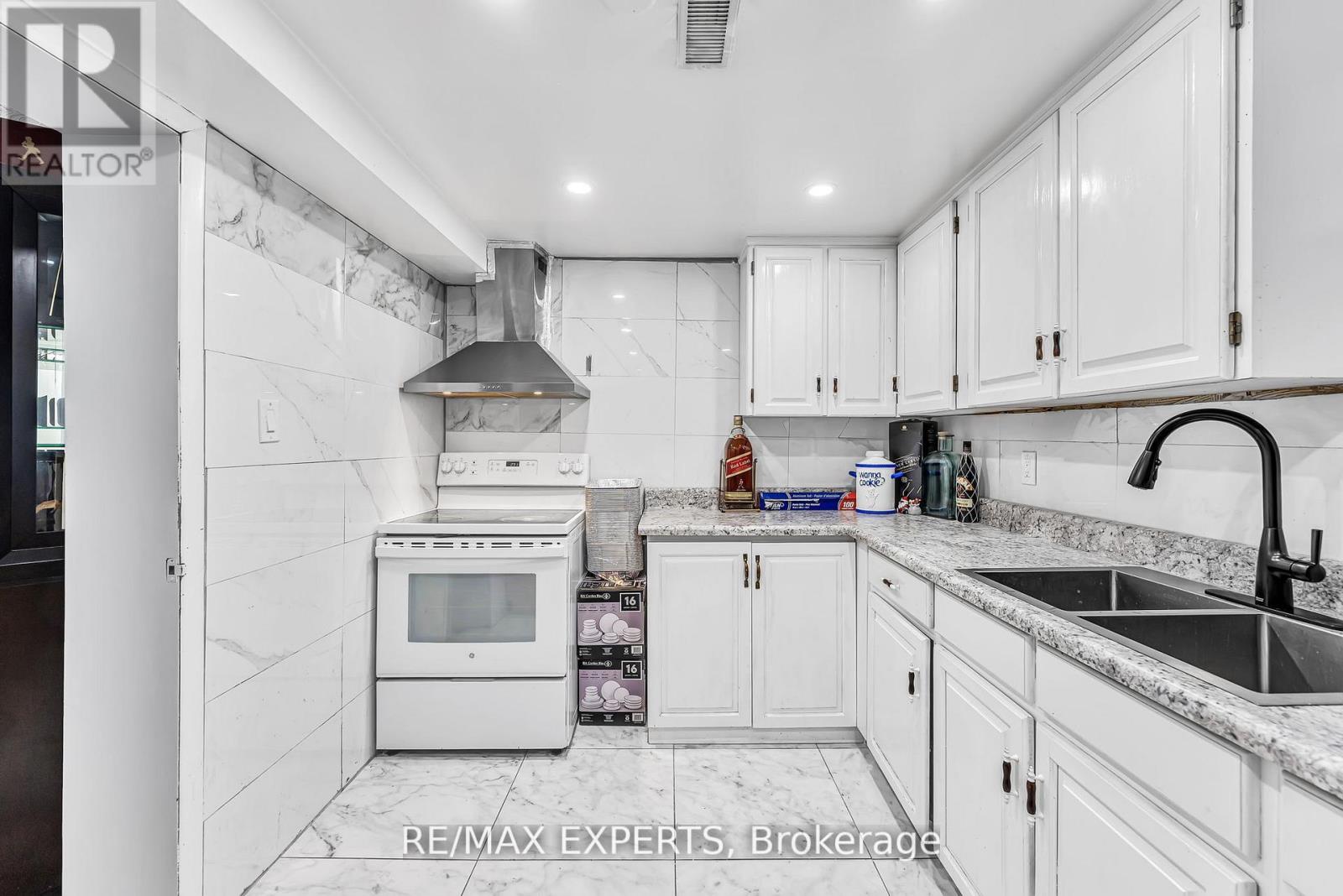 81 Hagar Avenue, Toronto, Ontario  M6N 3V3 - Photo 41 - W12781600