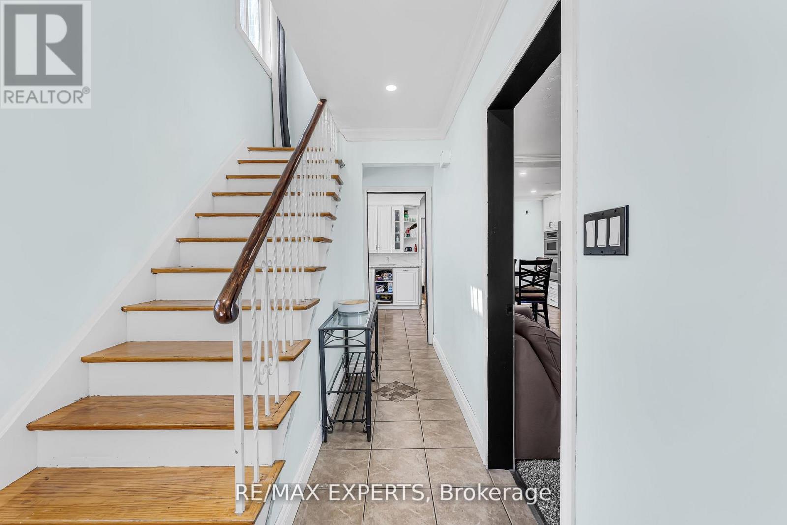 81 Hagar Avenue, Toronto, Ontario  M6N 3V3 - Photo 5 - W12781600