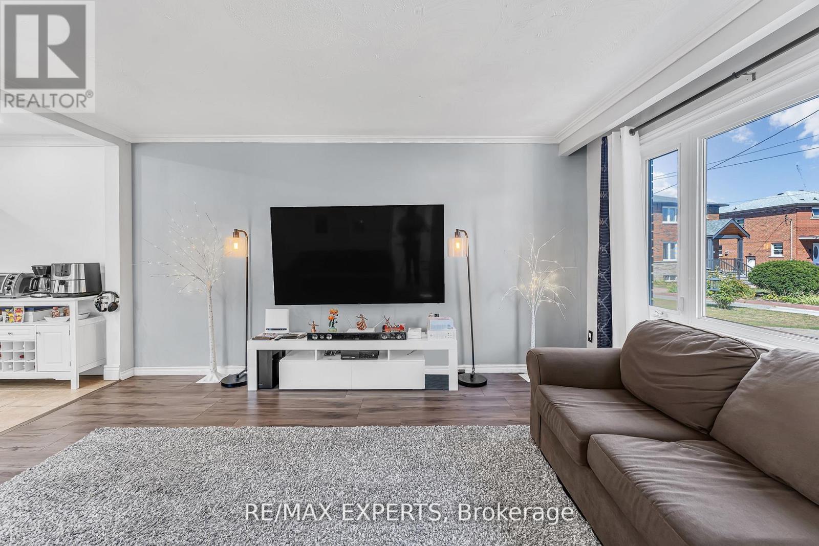 81 Hagar Avenue, Toronto, Ontario  M6N 3V3 - Photo 6 - W12781600