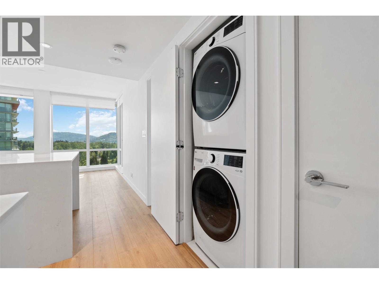 2304 1500 Fern Street, North Vancouver, British Columbia  V7J 0E6 - Photo 5 - R3089268