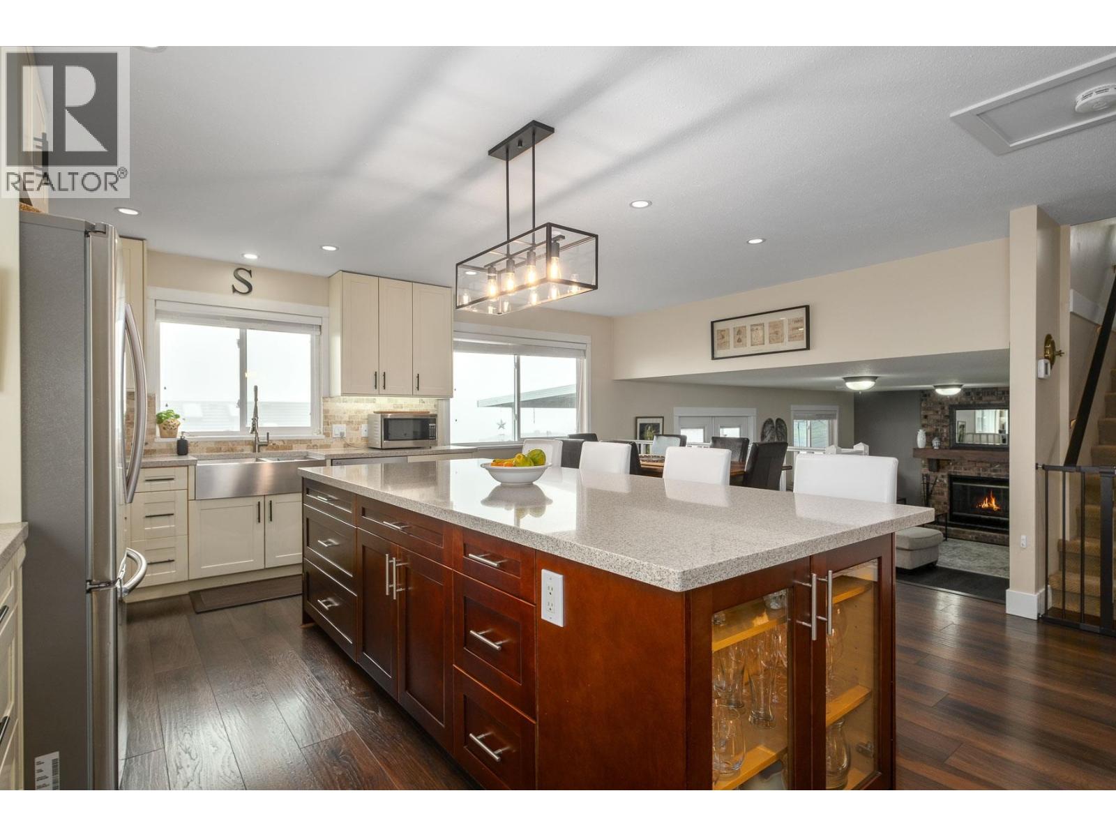 459 Cariboo Crescent, Coquitlam, British Columbia  V3C 4X6 - Photo 5 - R3089252