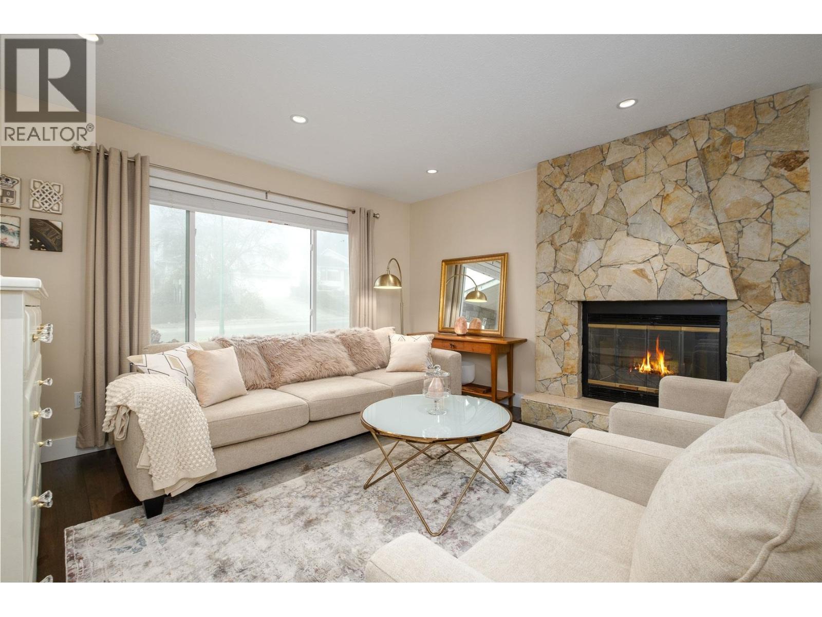 459 Cariboo Crescent, Coquitlam, British Columbia  V3C 4X6 - Photo 8 - R3089252