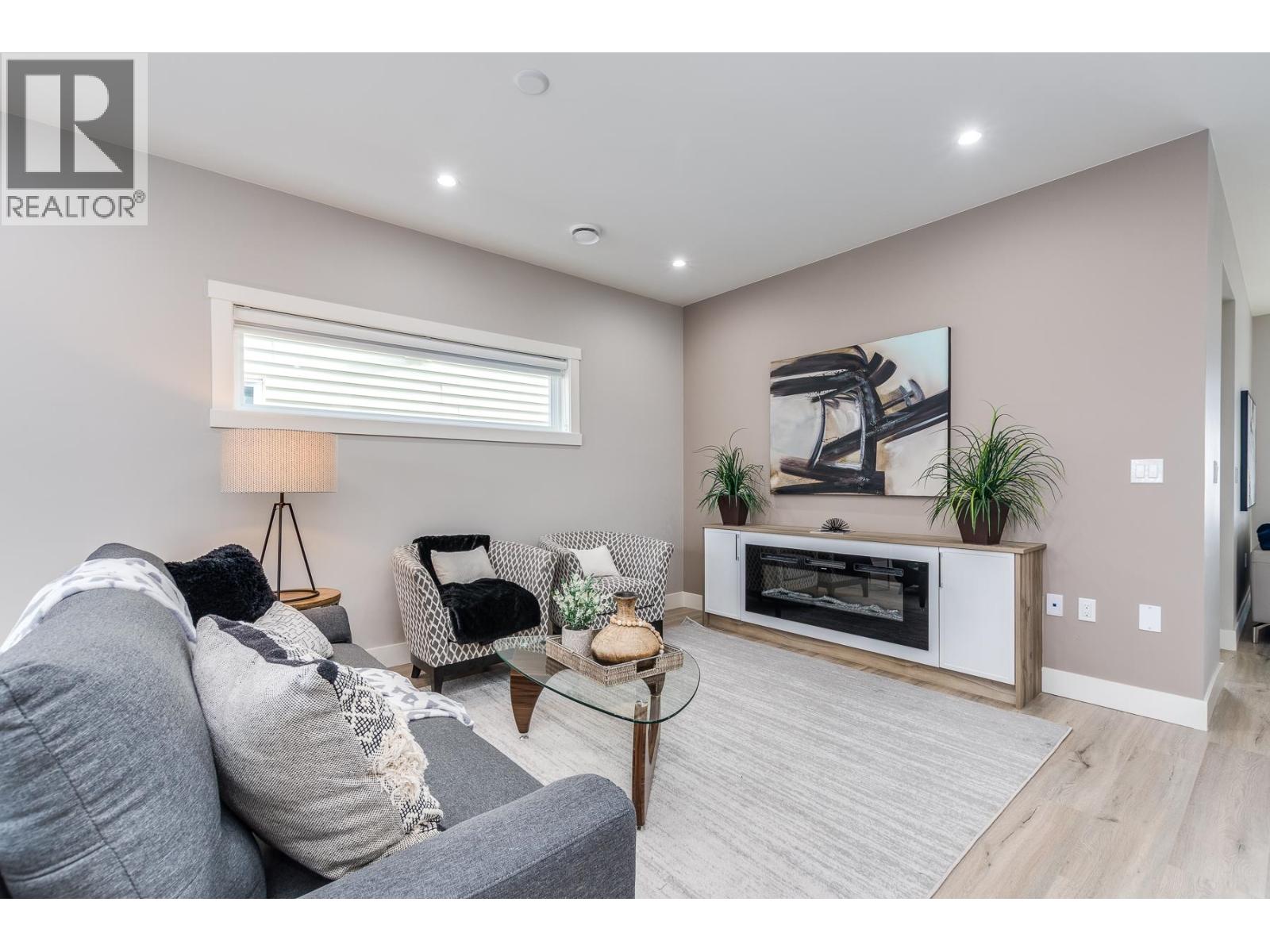 3427 Victoria Drive, Coquitlam, British Columbia  V3B 2V5 - Photo 10 - R3089276