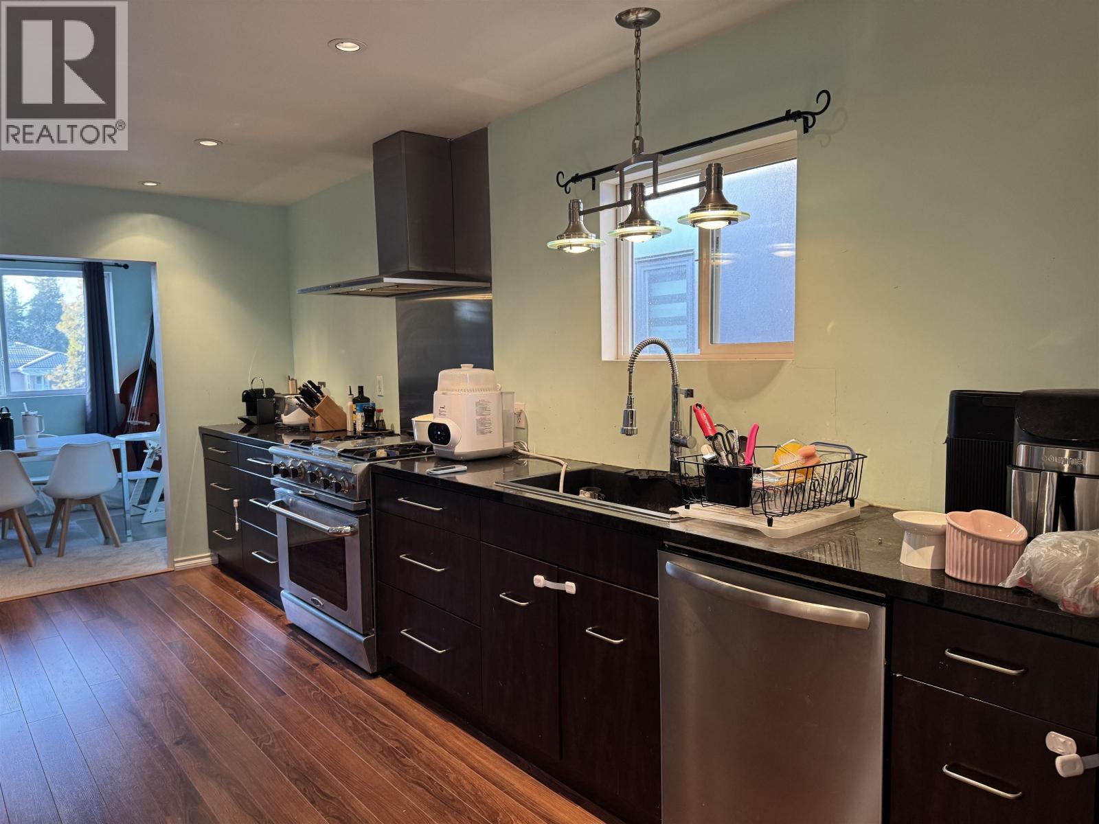 Listing Picture 5 of 24 : 8163 18TH AVENUE, Burnaby / 本拿比 - 魯藝地產 Yvonne Lu Group - MLS Medallion Club Member