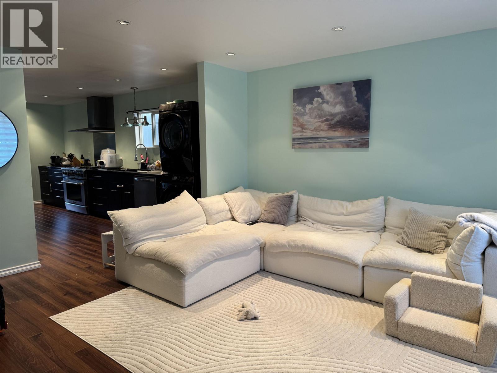 Listing Picture 2 of 24 : 8163 18TH AVENUE, Burnaby / 本拿比 - 魯藝地產 Yvonne Lu Group - MLS Medallion Club Member