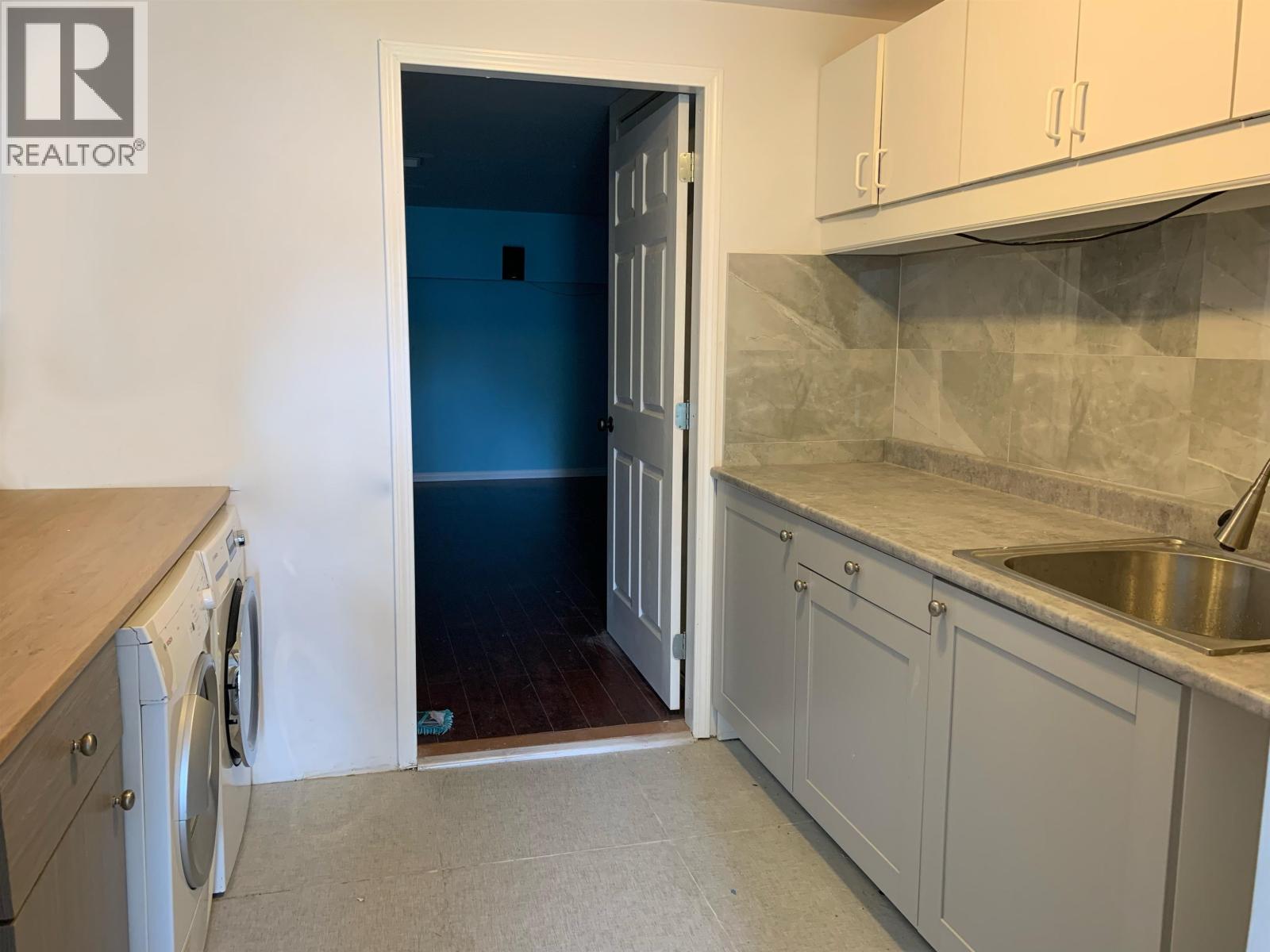 Listing Picture 17 of 24 : 8163 18TH AVENUE, Burnaby / 本拿比 - 魯藝地產 Yvonne Lu Group - MLS Medallion Club Member