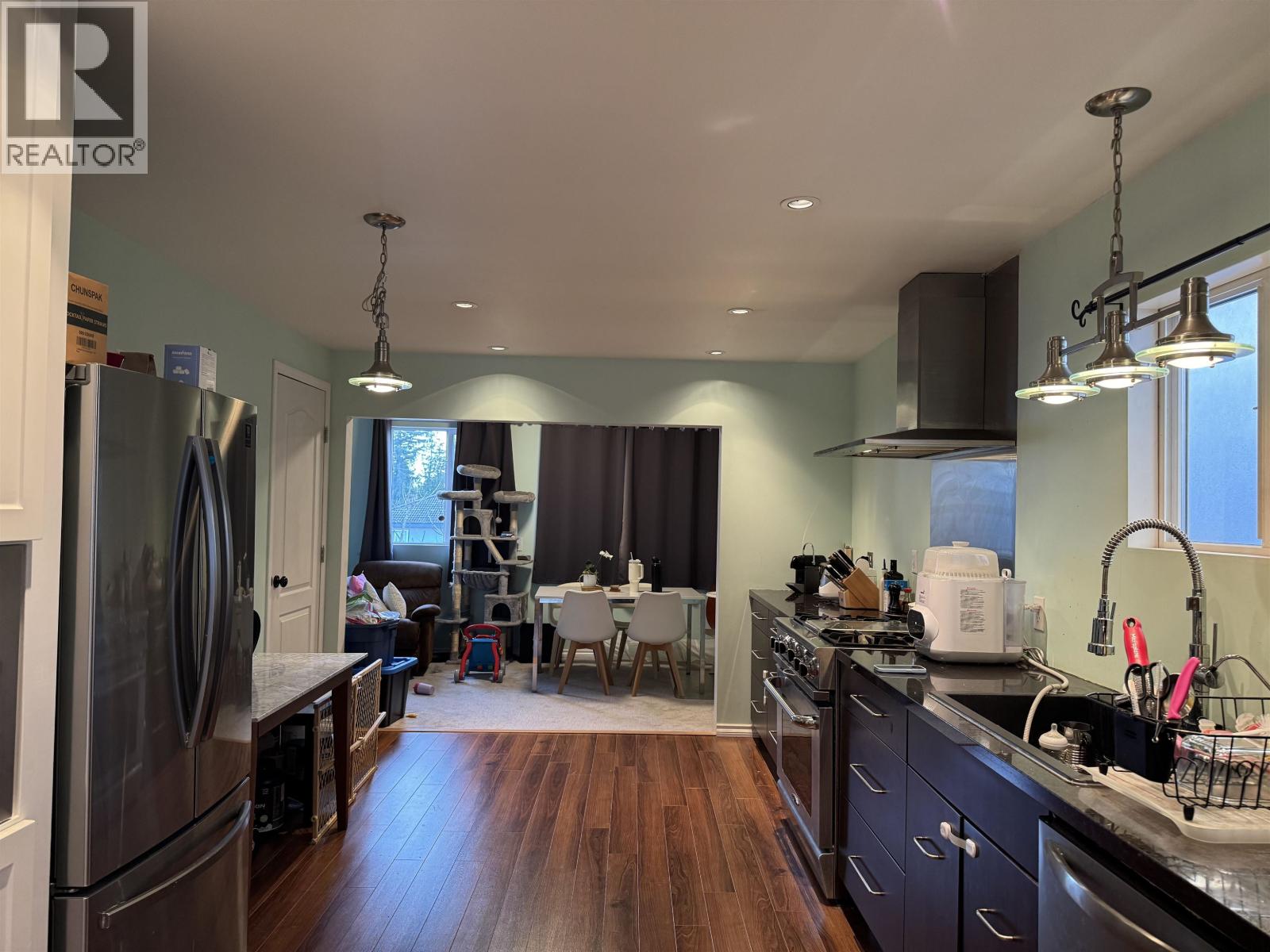 Listing Picture 9 of 24 : 8163 18TH AVENUE, Burnaby / 本拿比 - 魯藝地產 Yvonne Lu Group - MLS Medallion Club Member