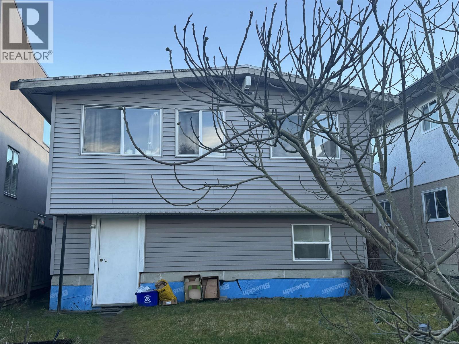 Listing Picture 12 of 24 : 8163 18TH AVENUE, Burnaby / 本拿比 - 魯藝地產 Yvonne Lu Group - MLS Medallion Club Member