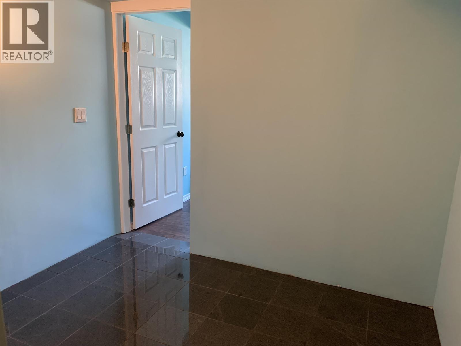 Listing Picture 18 of 24 : 8163 18TH AVENUE, Burnaby / 本拿比 - 魯藝地產 Yvonne Lu Group - MLS Medallion Club Member