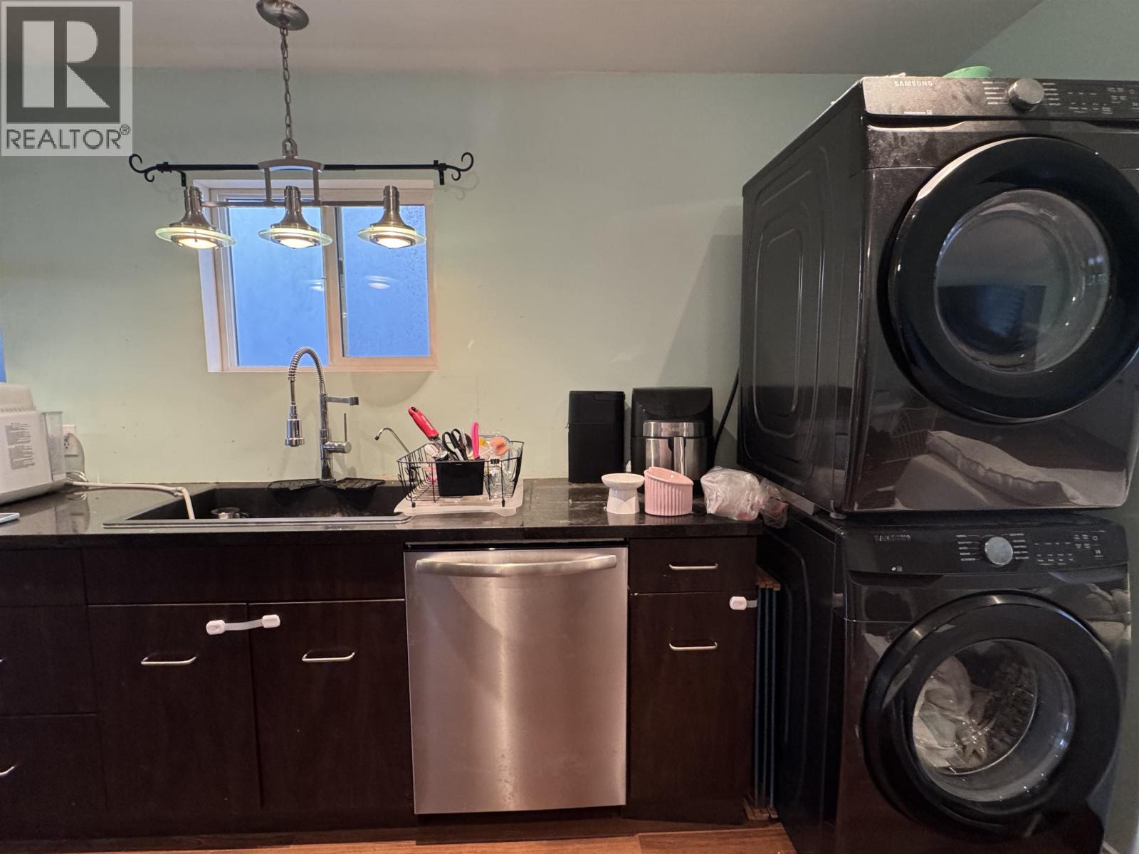 Listing Picture 7 of 24 : 8163 18TH AVENUE, Burnaby / 本拿比 - 魯藝地產 Yvonne Lu Group - MLS Medallion Club Member