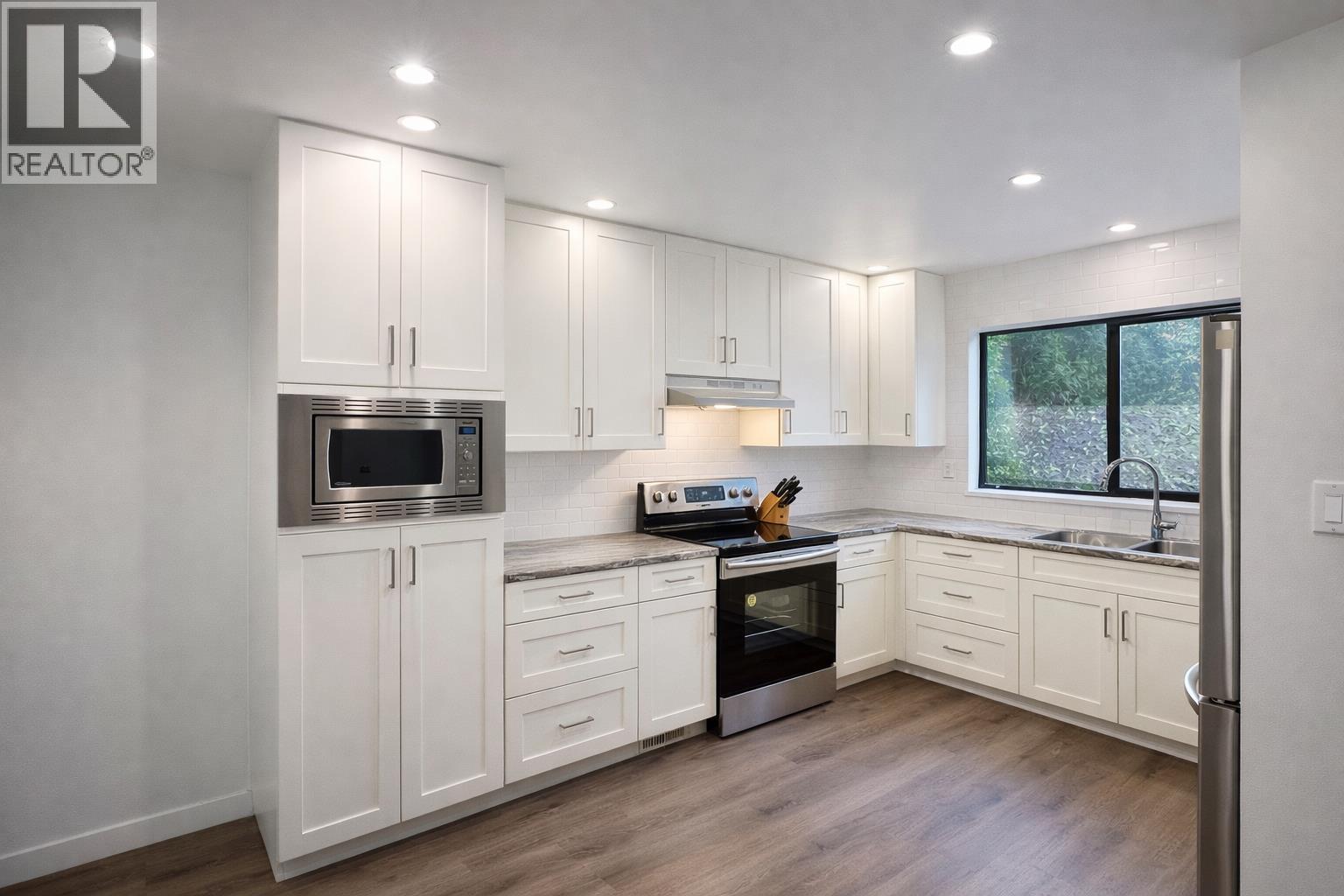 106 511 GATENSBURY STREET, Coquitlam, British Columbia