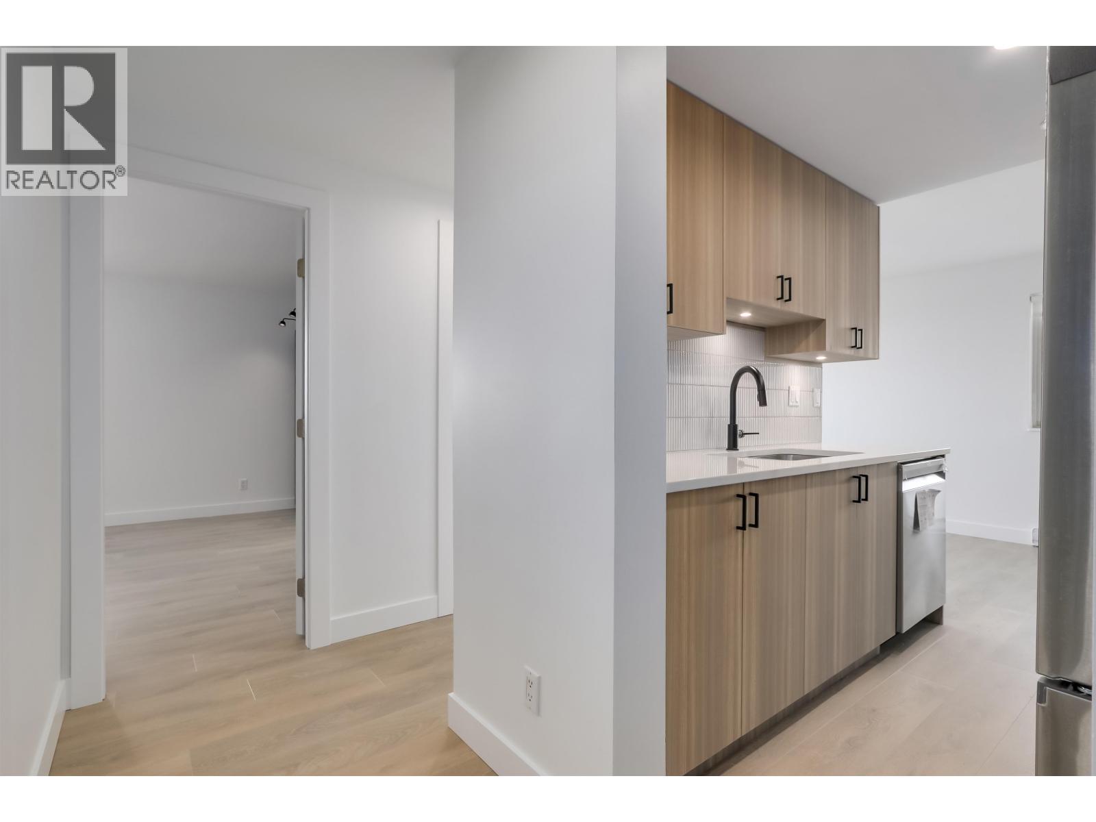 1206 110 W 4th Street, North Vancouver, British Columbia  V7L 0E6 - Photo 3 - R3089273