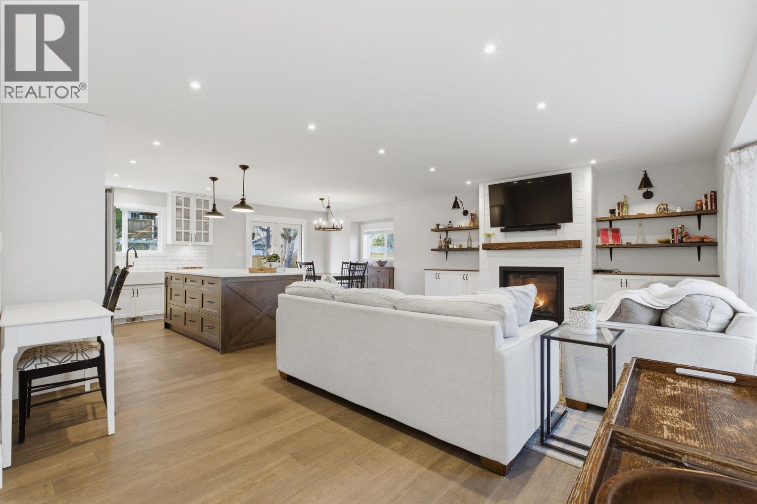 4677 56a Street, Ladner, British Columbia  V4K 3C7 - Photo 2 - R3089165