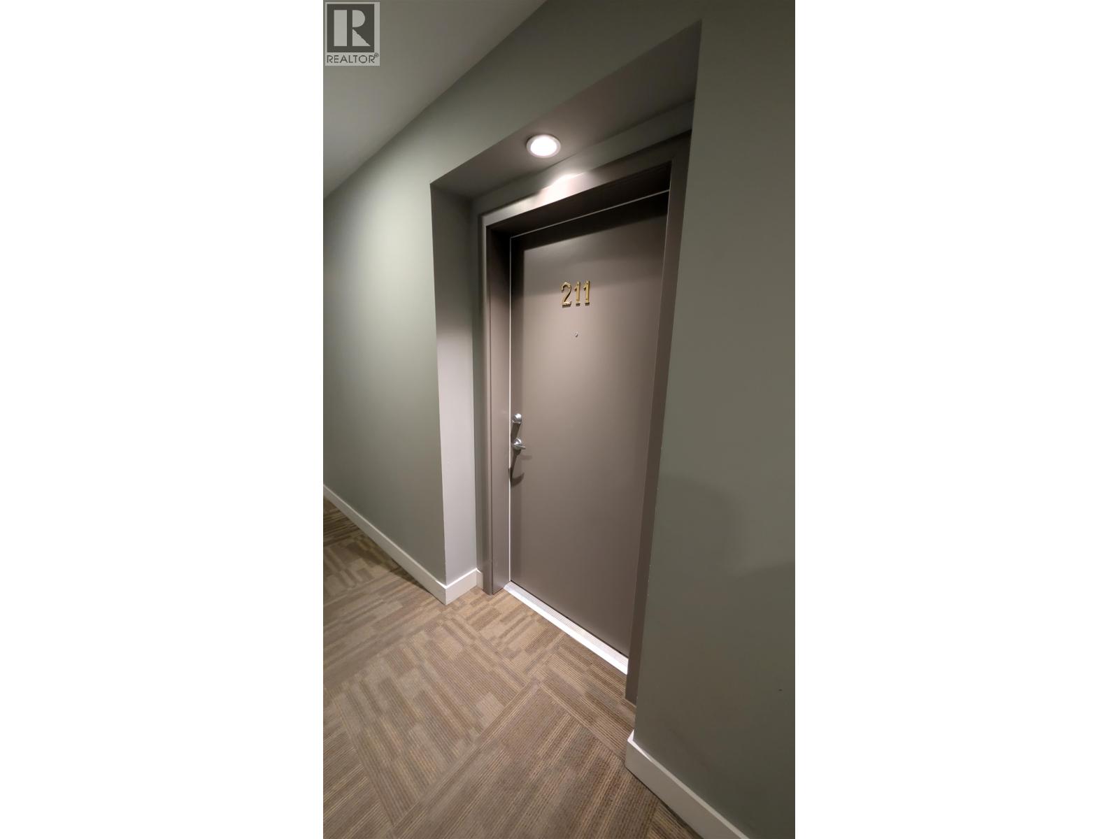 211 7727 Royal Oak Avenue, Burnaby, British Columbia  V5J 4K2 - Photo 3 - R3089085