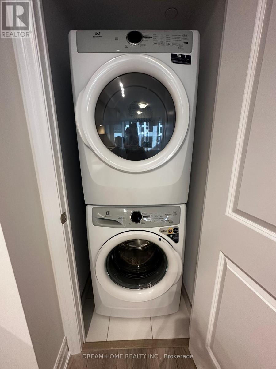 3203 - 36 Elm Drive W, Mississauga, Ontario  L5B 4M2 - Photo 4 - W12781604