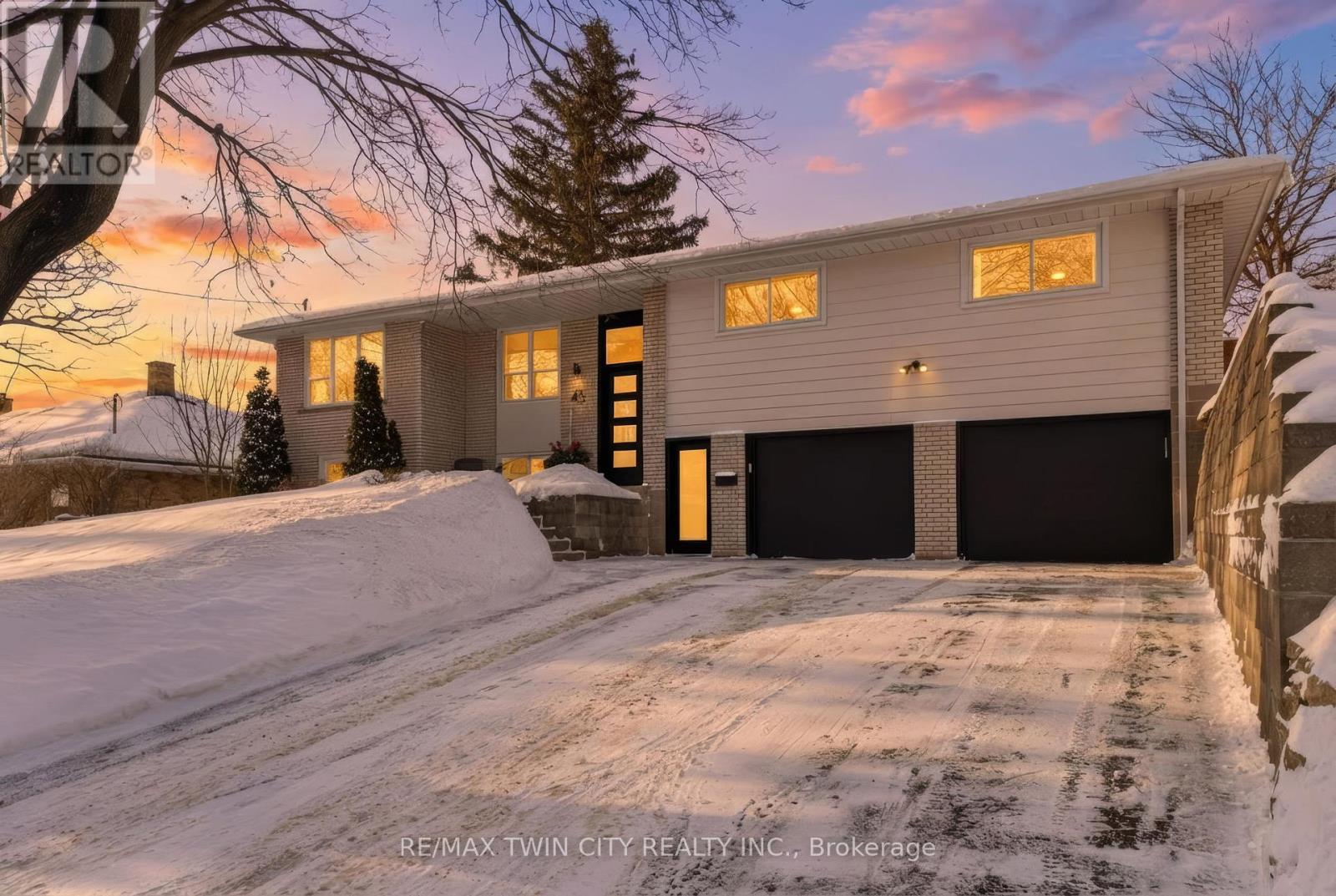 45 Parkside Drive, Brantford, Ontario  N3T 5G3 - Photo 2 - X12781616