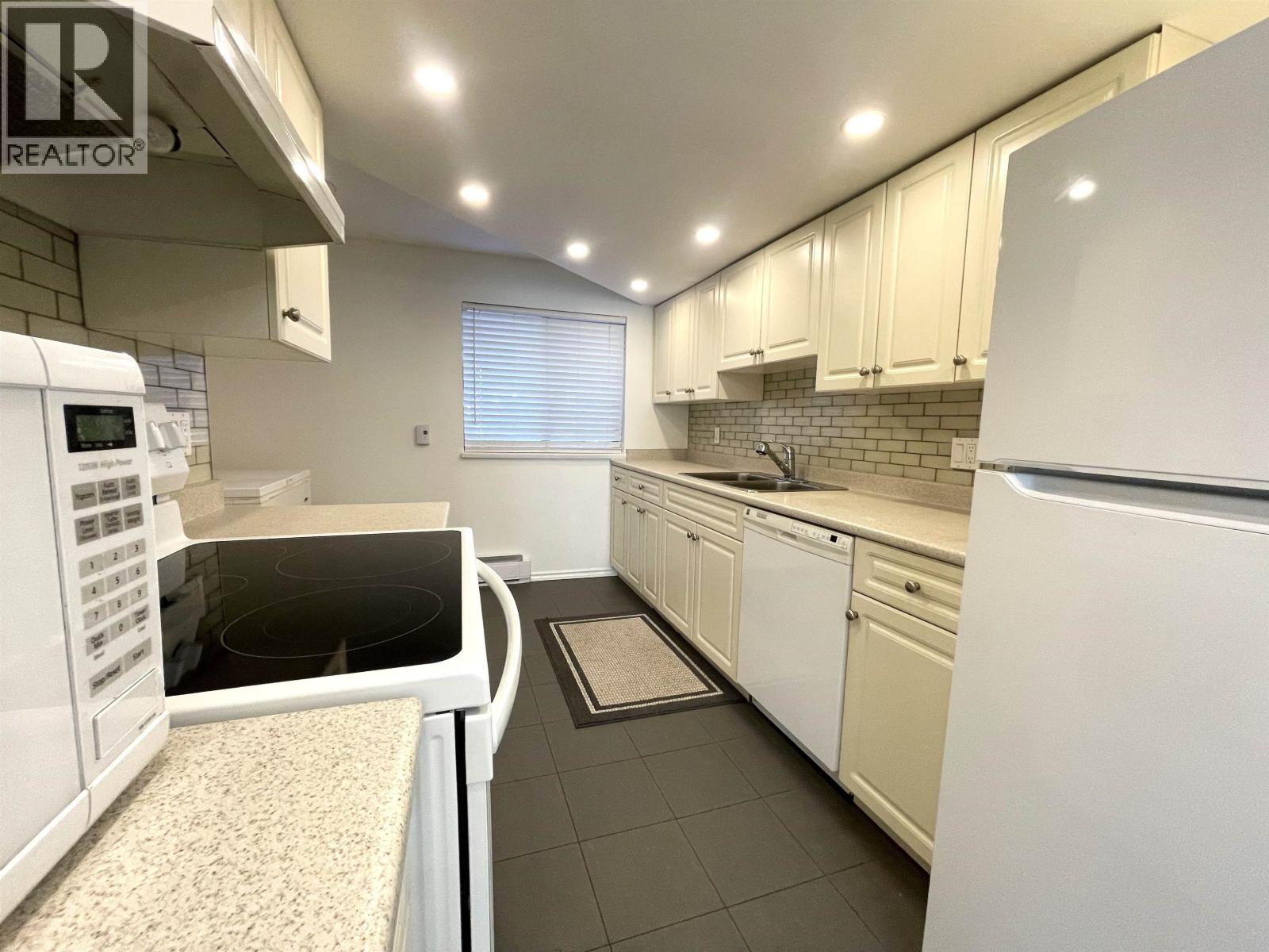 8132 Laval Place, Vancouver, British Columbia  V5S 4B2 - Photo 6 - R3088937