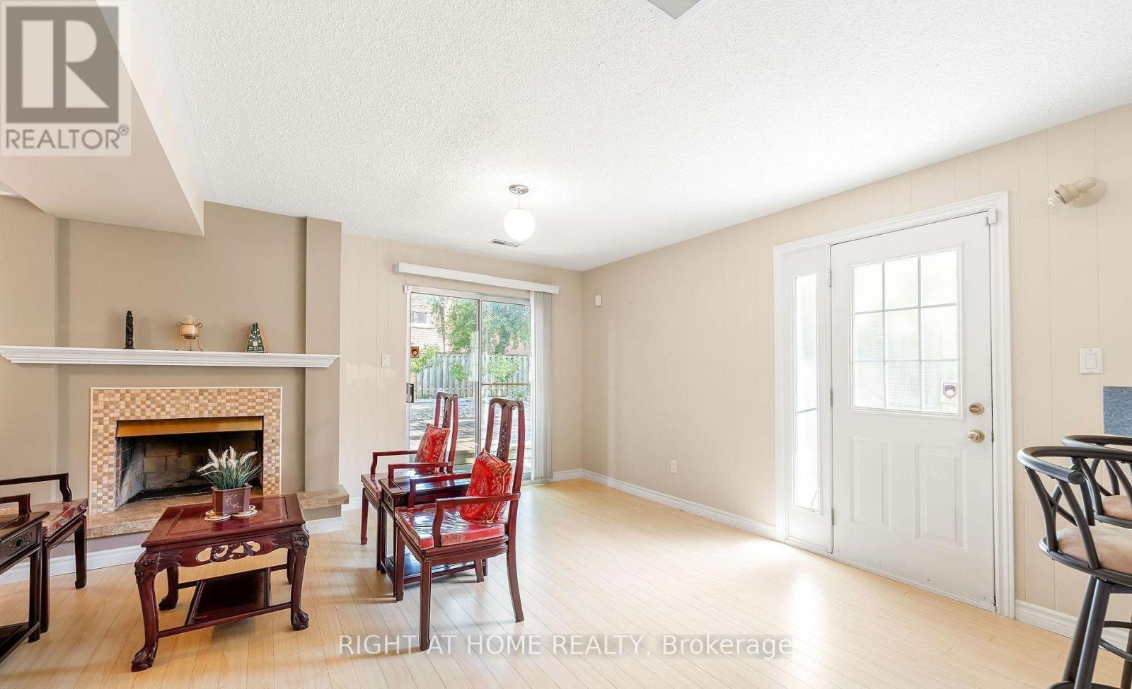 Main Floor Garden Level - 25 Silas Hill Drive, Toronto, Ontario  M2J 2X8 - Photo 6 - C12777774