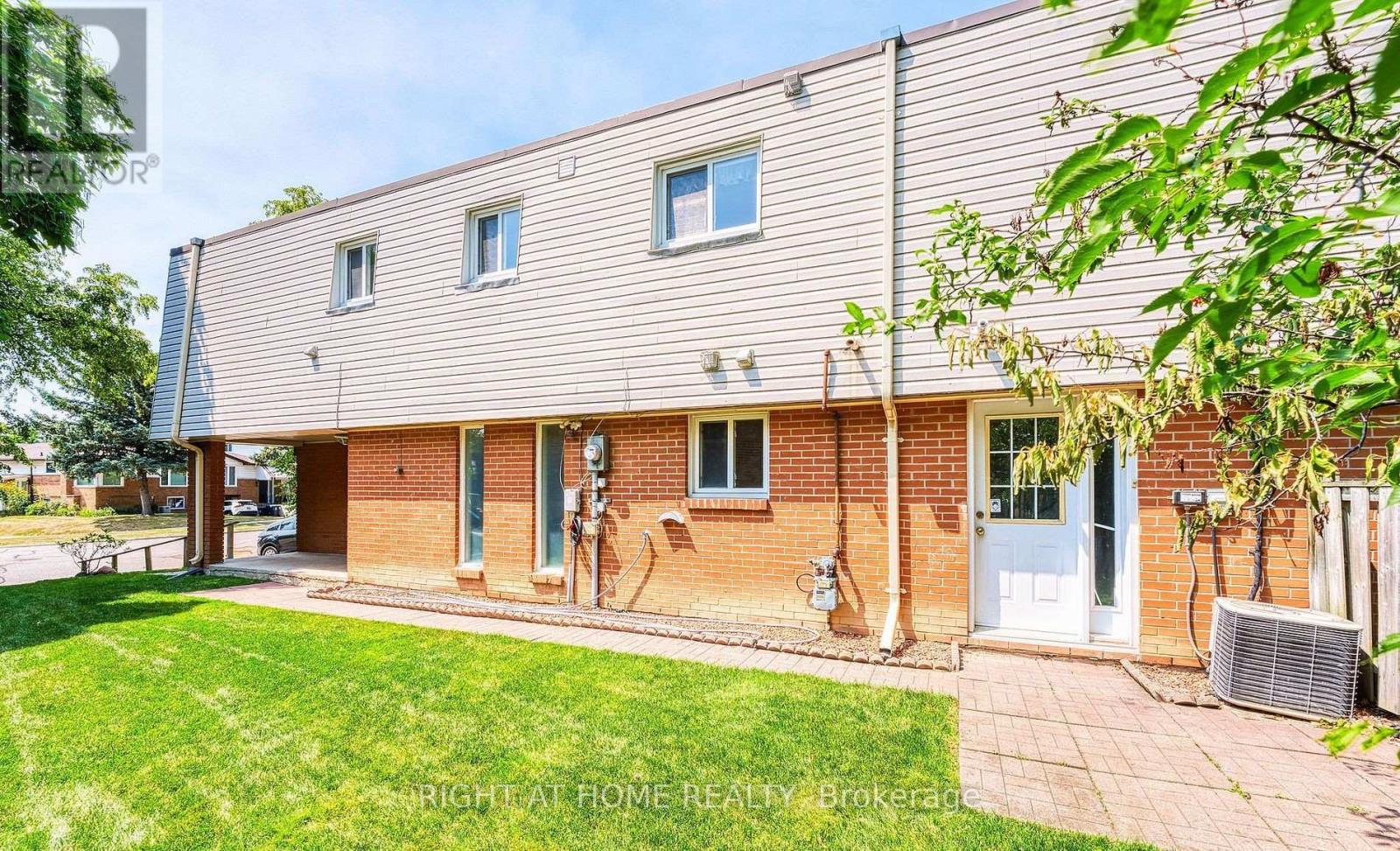 Main Floor Garden Level - 25 Silas Hill Drive, Toronto, Ontario  M2J 2X8 - Photo 3 - C12777774