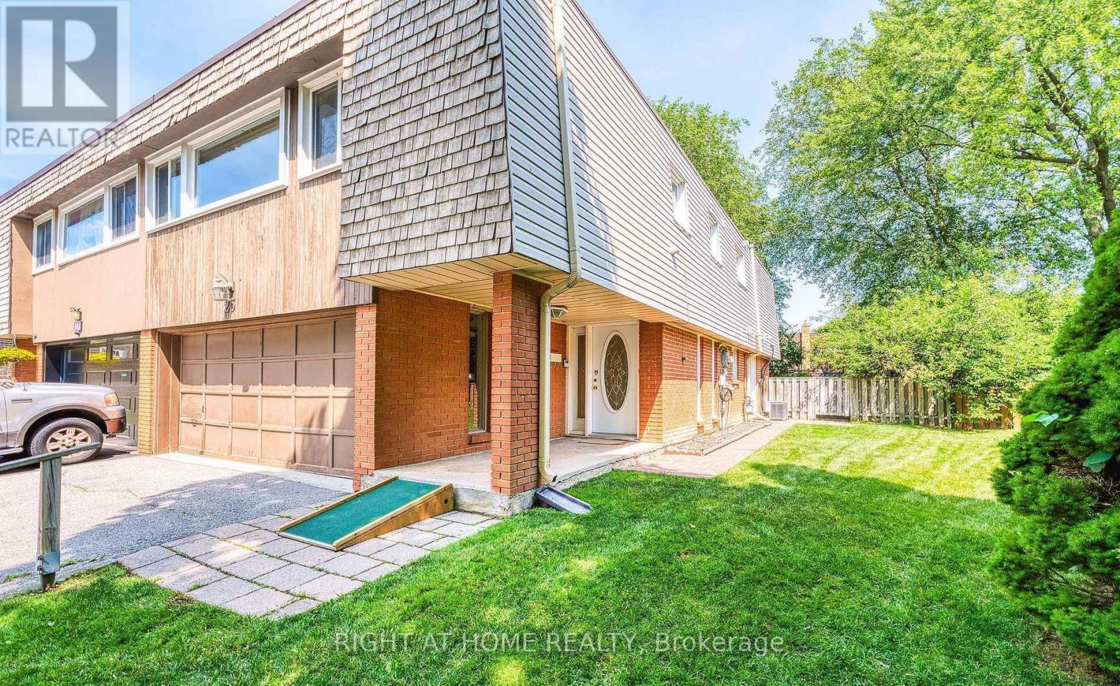 Main Floor Garden Level - 25 Silas Hill Drive, Toronto, Ontario  M2J 2X8 - Photo 2 - C12777774