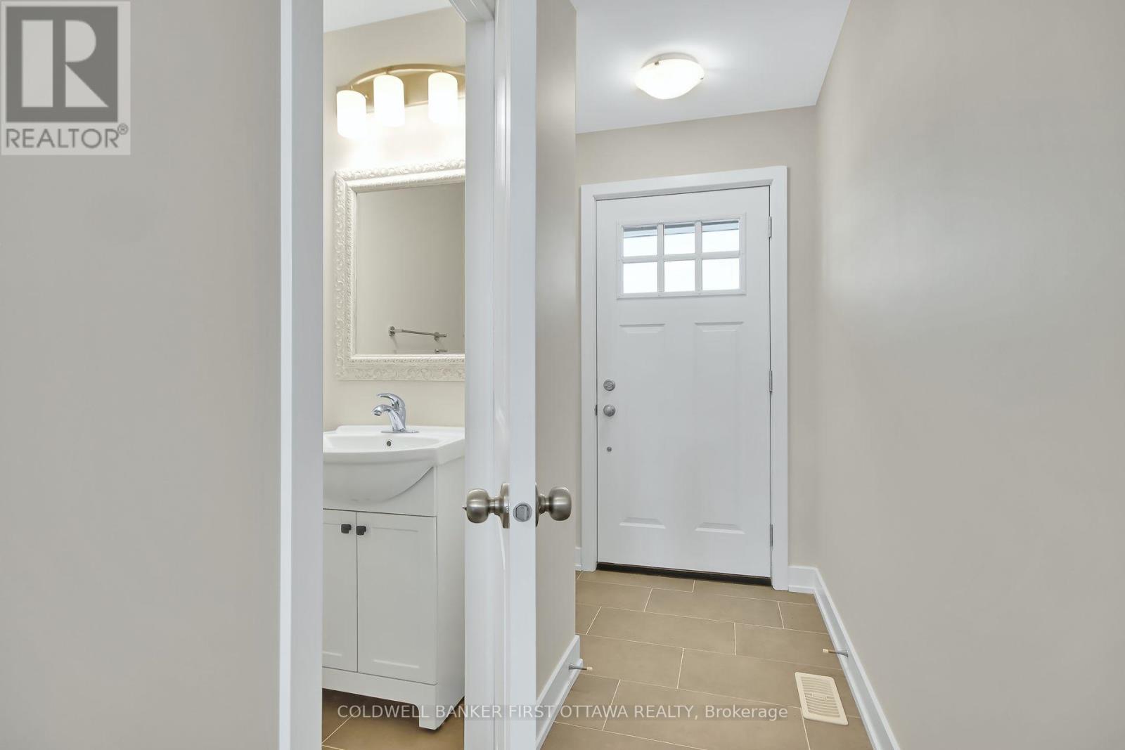 81 Whitcomb Crescent, Smiths Falls, Ontario  K7A 0A2 - Photo 7 - X12781508