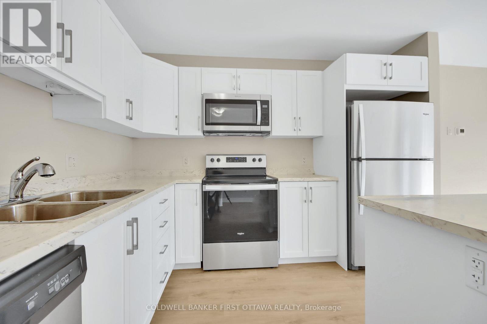 81 Whitcomb Crescent, Smiths Falls, Ontario  K7A 0A2 - Photo 5 - X12781508