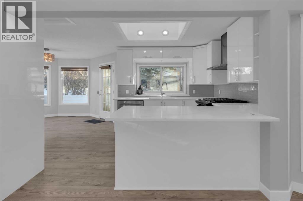 6 Castle Place N, Cochrane, Alberta  T4C 1G4 - Photo 8 - A2278330